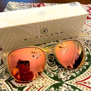 Blenders sunglasses “Frosted Sunrise”womens only worn twice